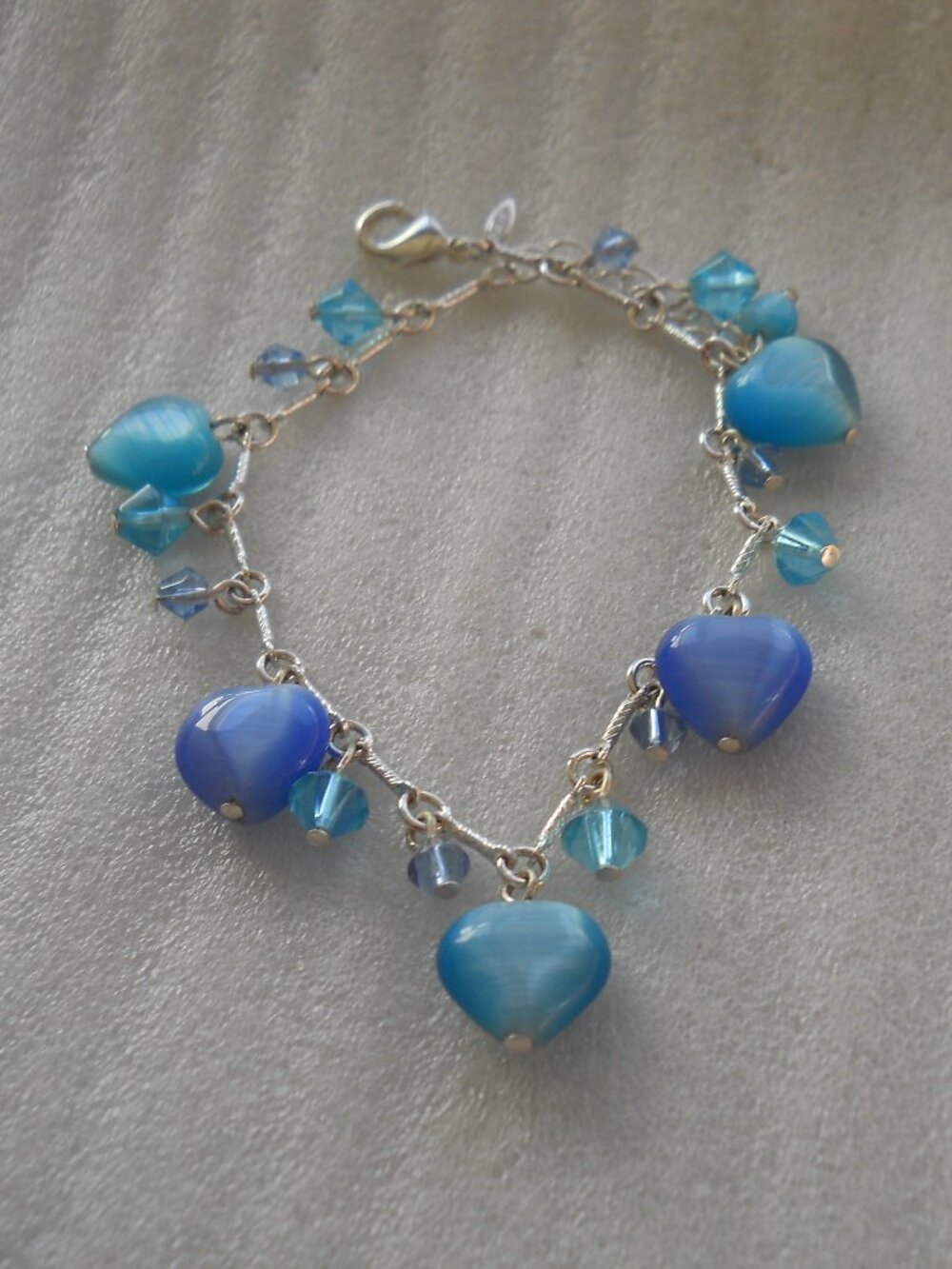 Avon - Cat's Eye Heart Bracelet 930